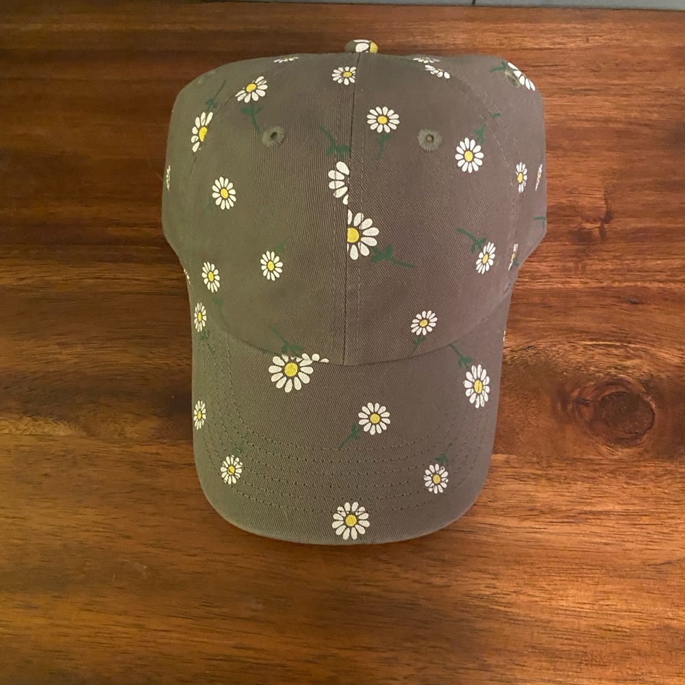 Life Is Good Daisy Print Cap - Olive green with daisies.